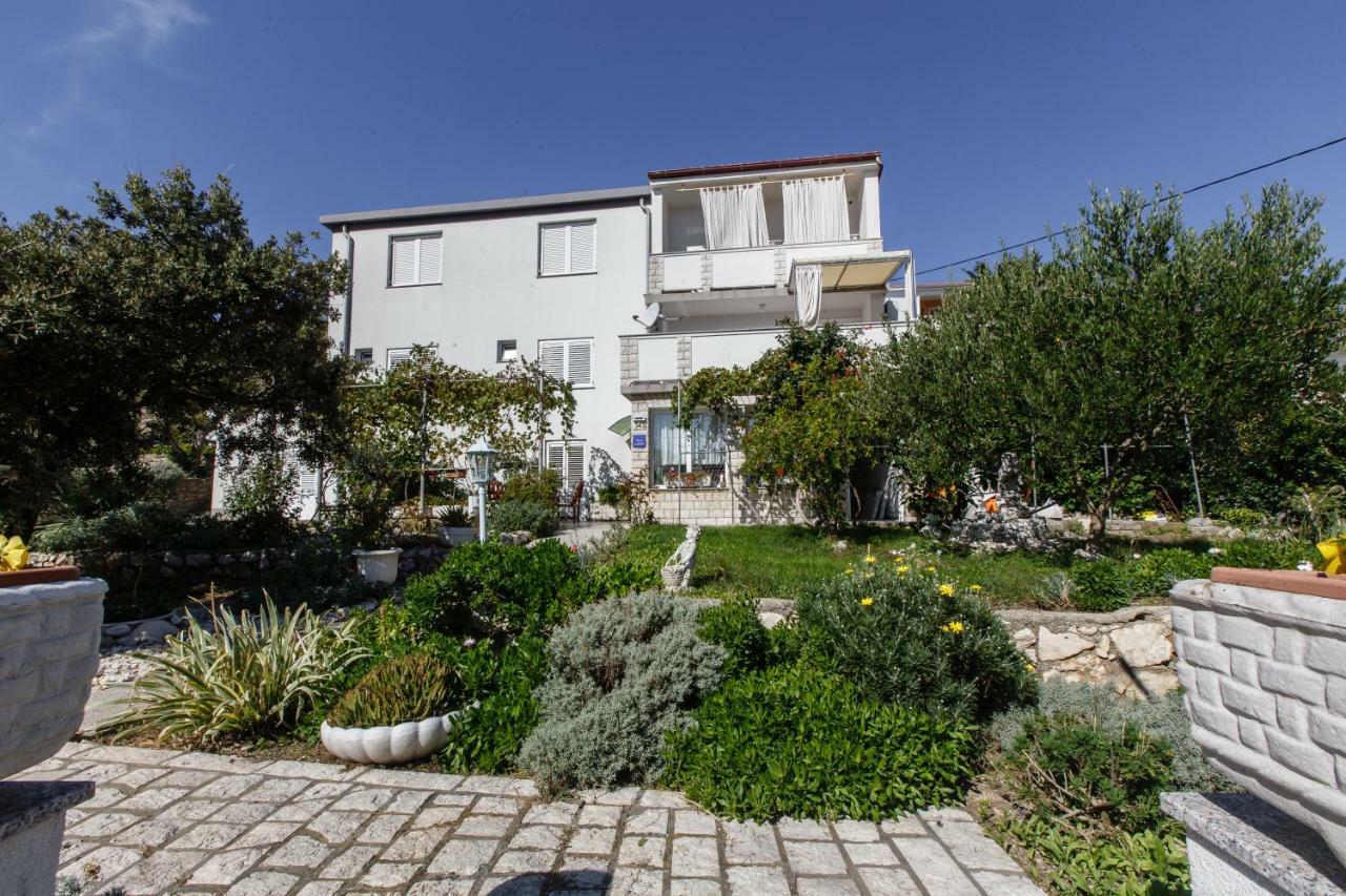 Apartments Maris Rab Town Exterior photo