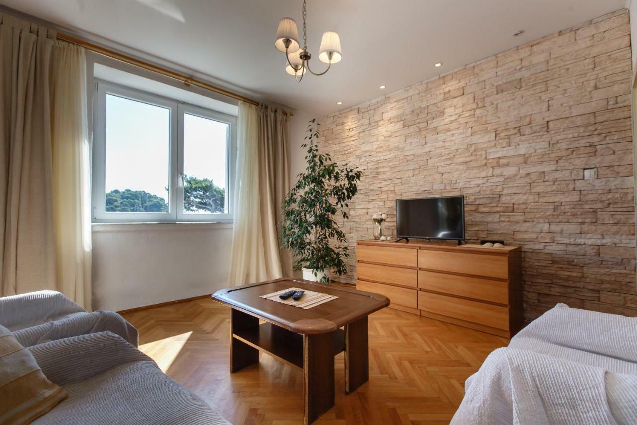 Apartments Maris Rab Town Exterior photo