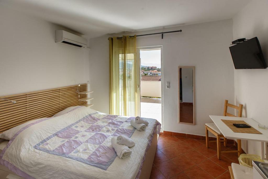 Apartments Maris Rab Town Exterior photo
