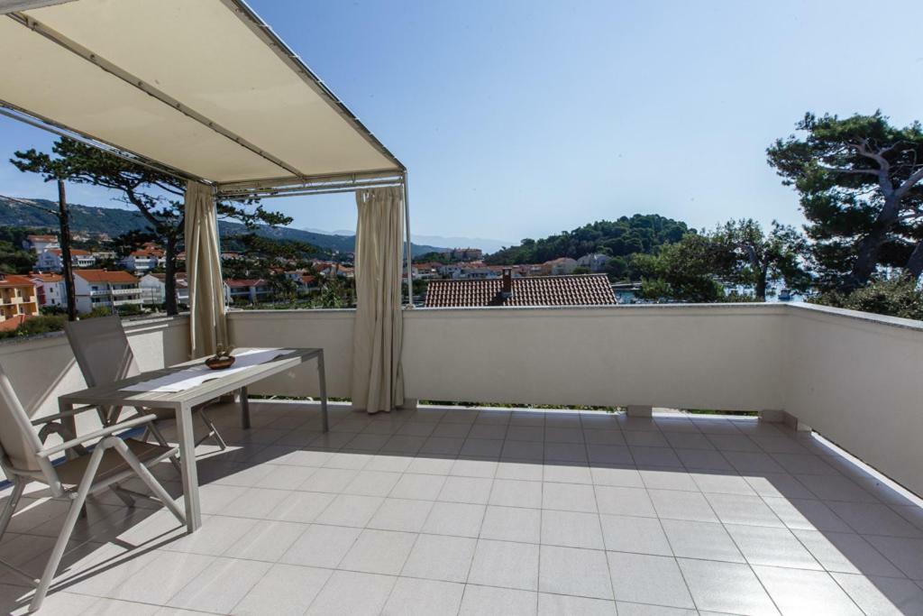 Apartments Maris Rab Town Exterior photo