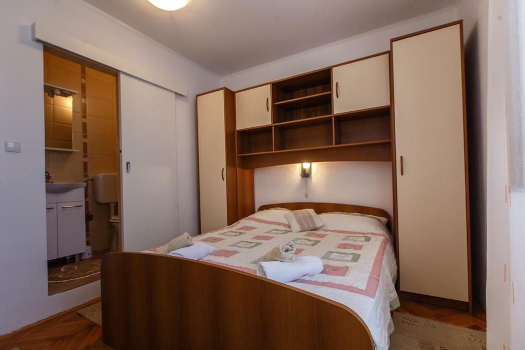 Apartments Maris Rab Town Exterior photo