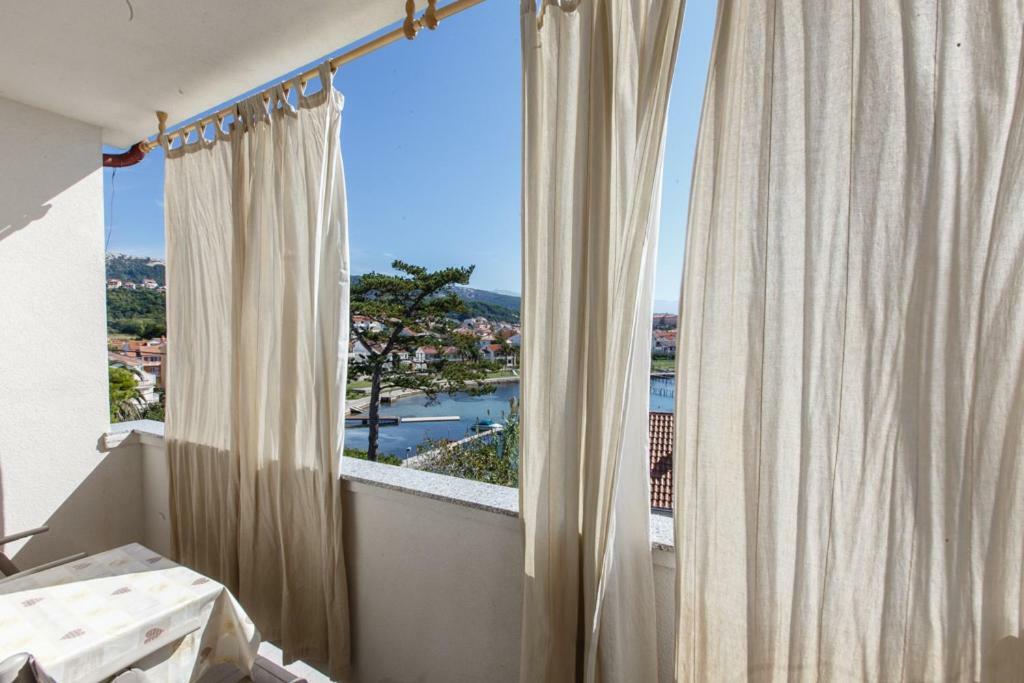 Apartments Maris Rab Town Exterior photo